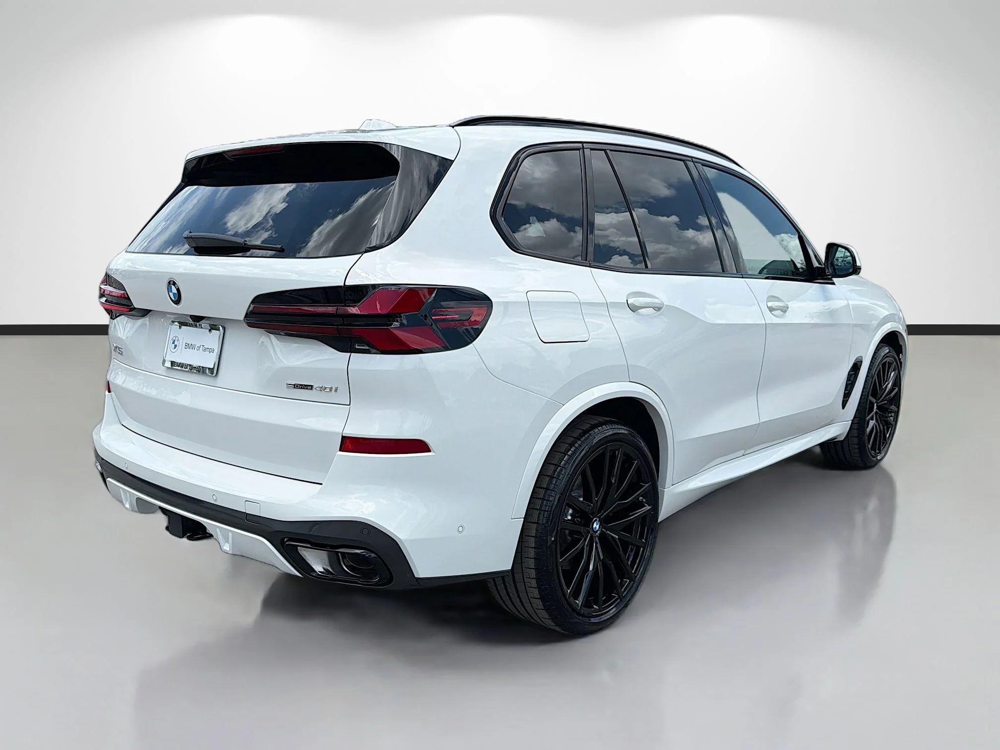 New 2026 Alpine White BMW sDrive40i image 3