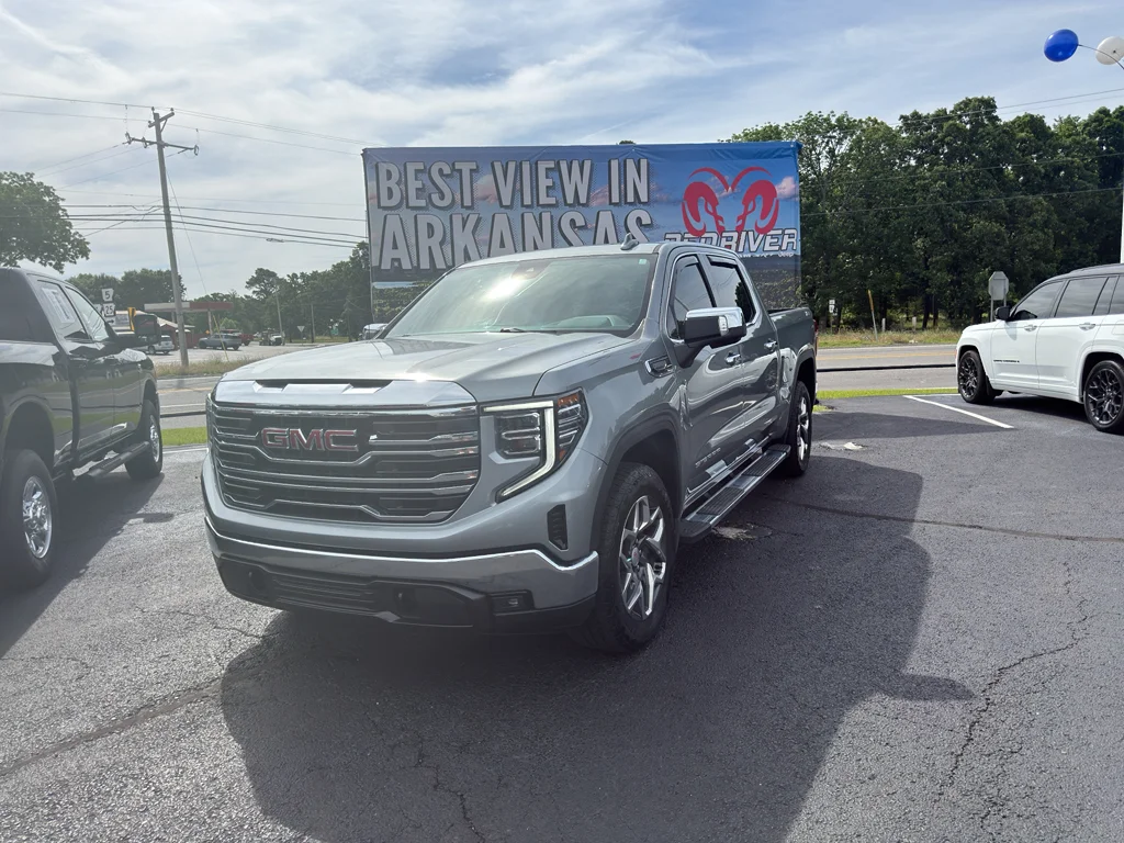 2024 GMC Sierra 4WD Crew Cab Short Box SLT's photo