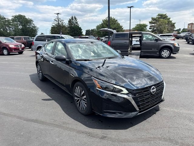 Used 2025 Black Nissan 2.5 SV image 6