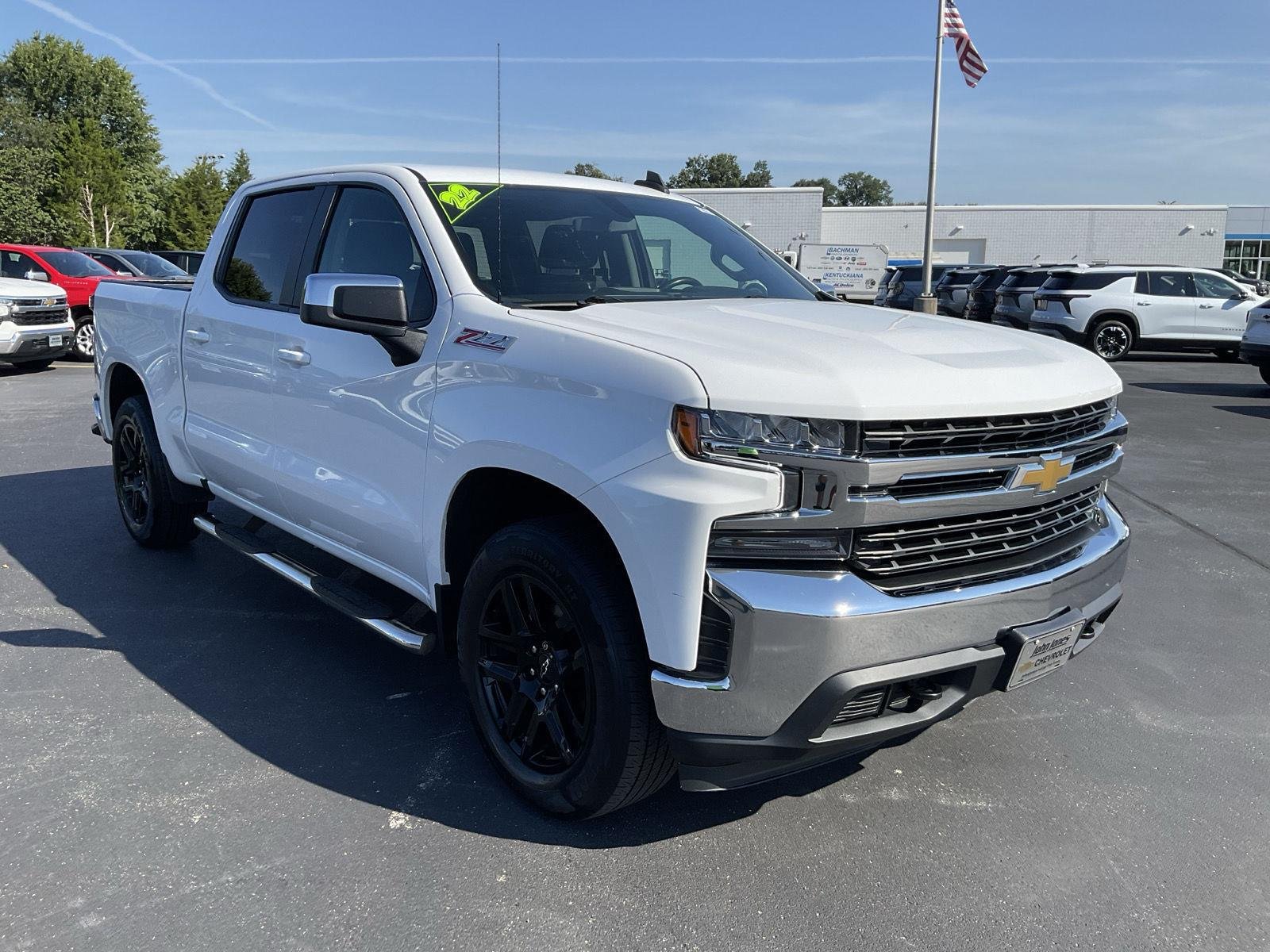 Used 2022 Summit White Chevrolet LT image 3