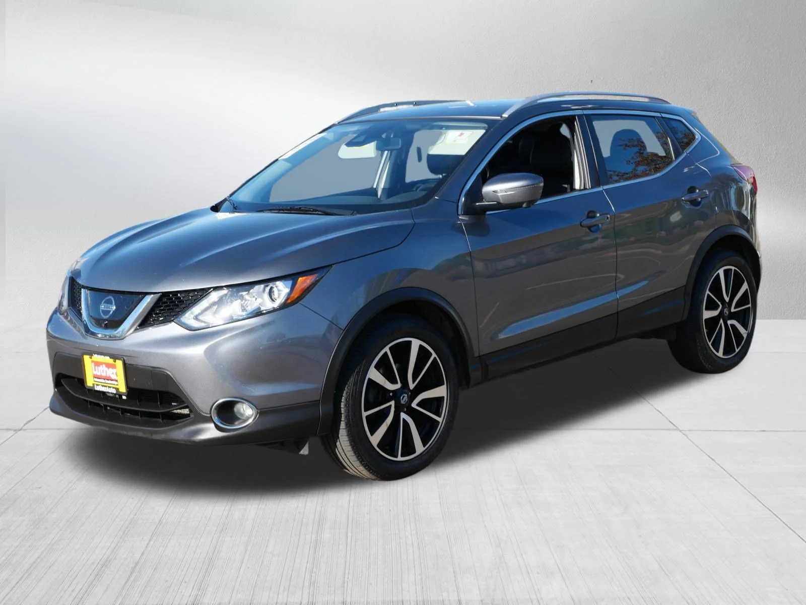 Used 2017 Gun Metallic Nissan SL image 3
