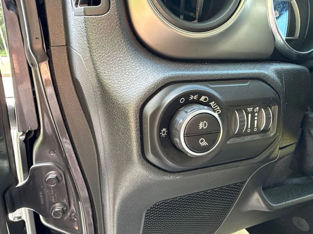 Used 2021 Gray Jeep  image 23