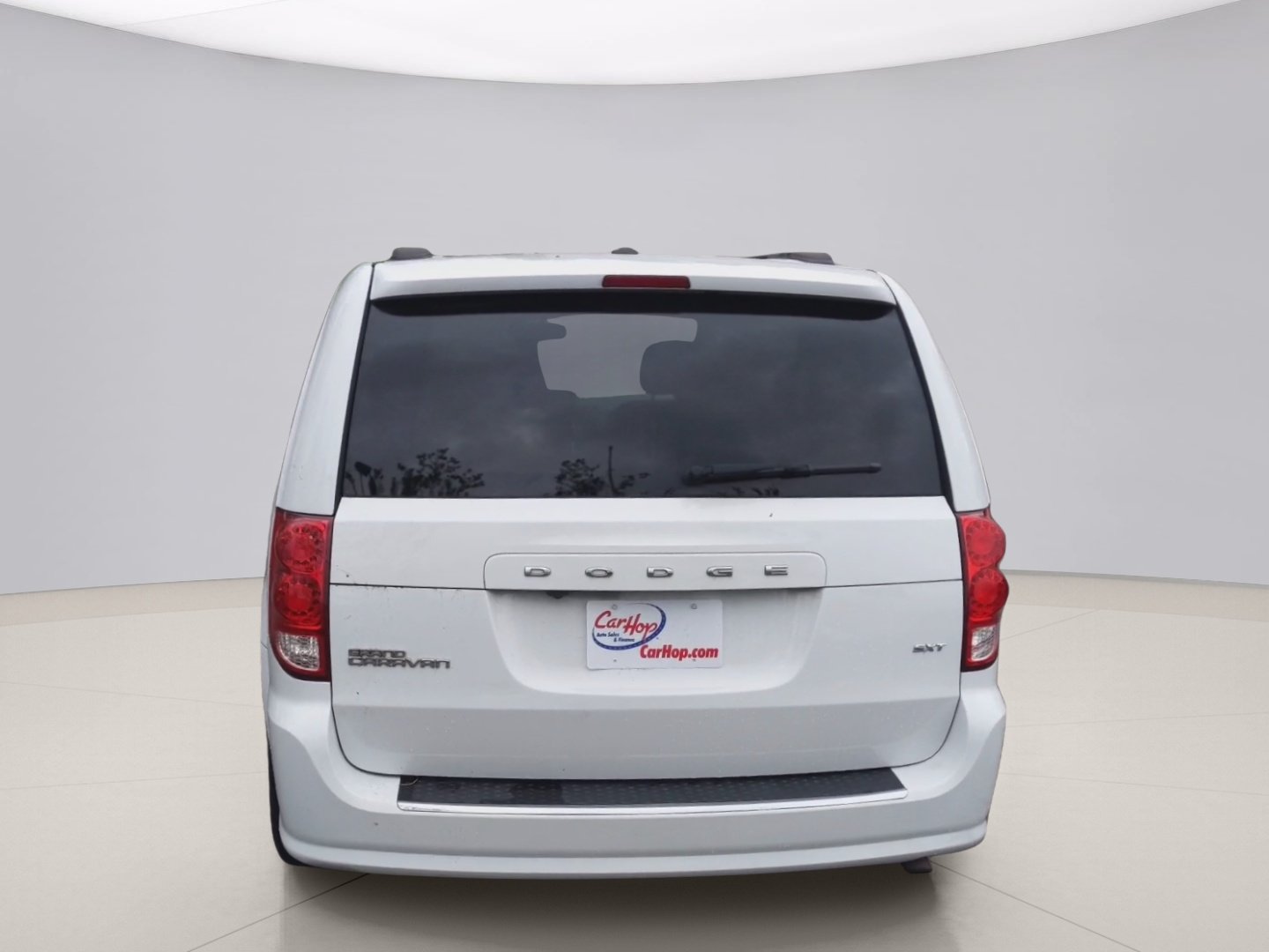 Used 2015 White Dodge SXT image 4