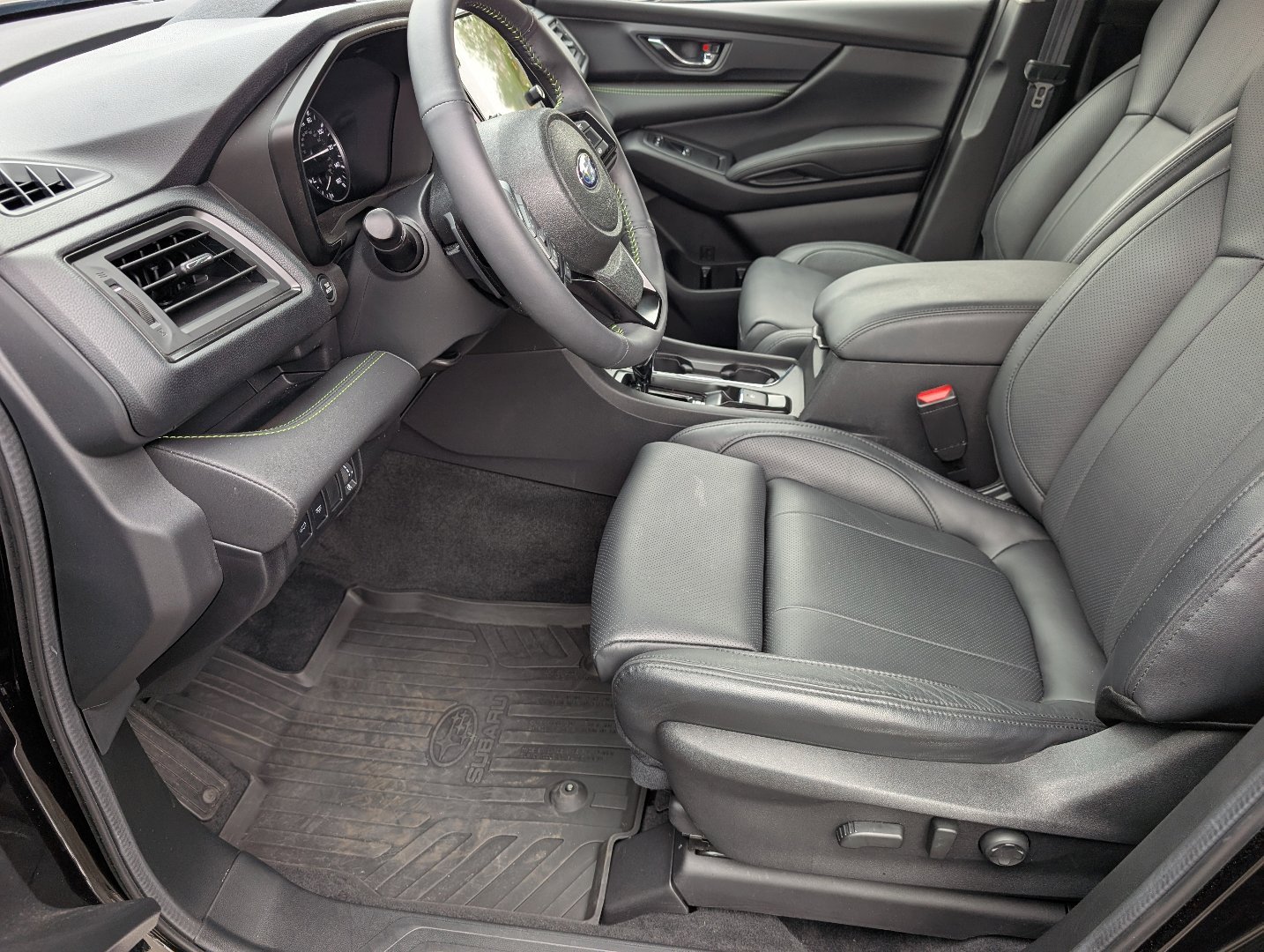 Used 2025 Crystal Black Silica Subaru Onyx Edition Touring image 10