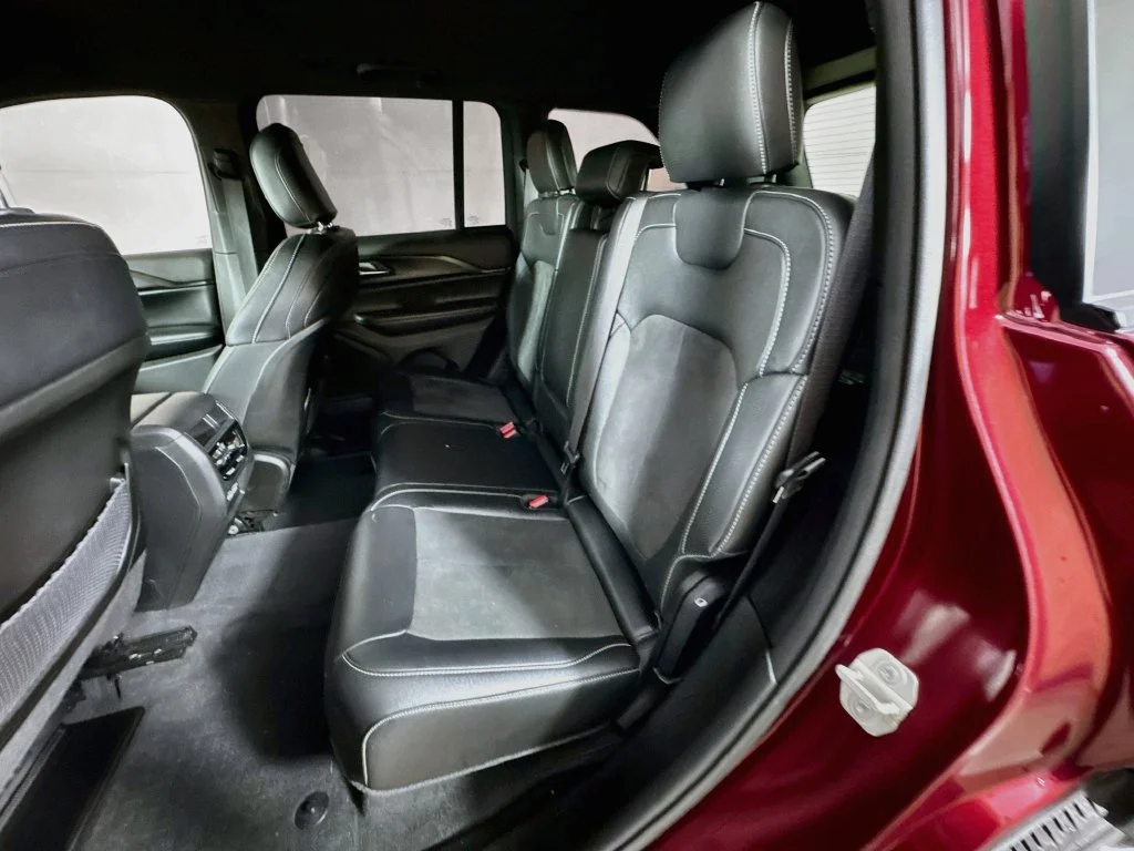 Used 2023 Red Jeep Altitude image 29