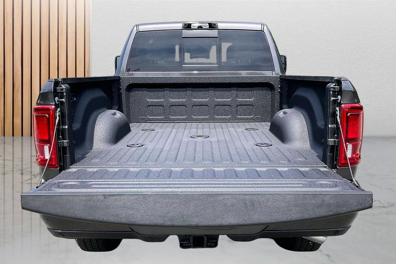 New 2026 Granite Crystal Metallic Clear-Coat Exterior Paint RAM Laramie image 46