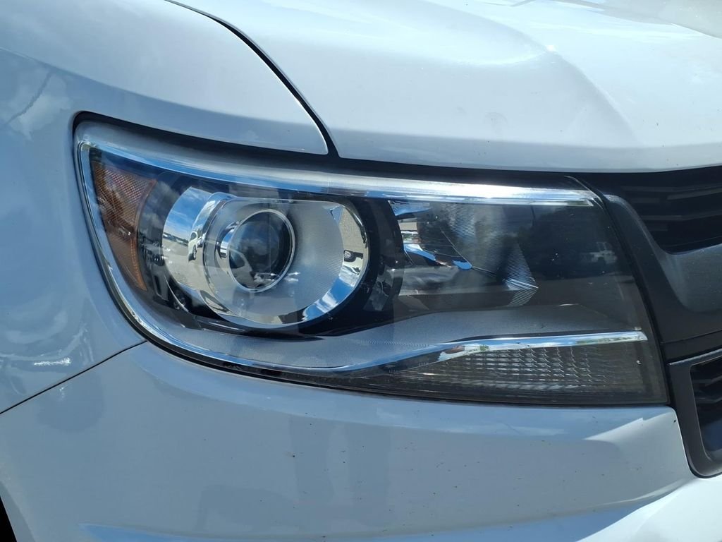 Used 2018 White Chevrolet Z71 image 11