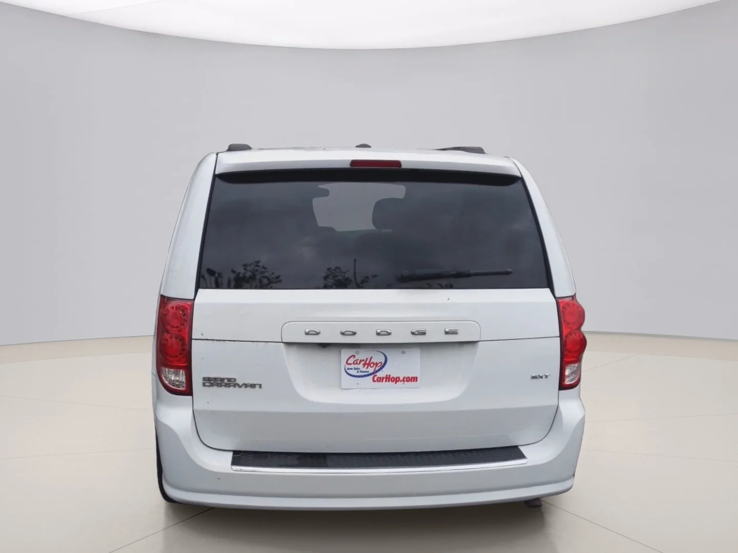 Used 2015 White Dodge SXT image 4