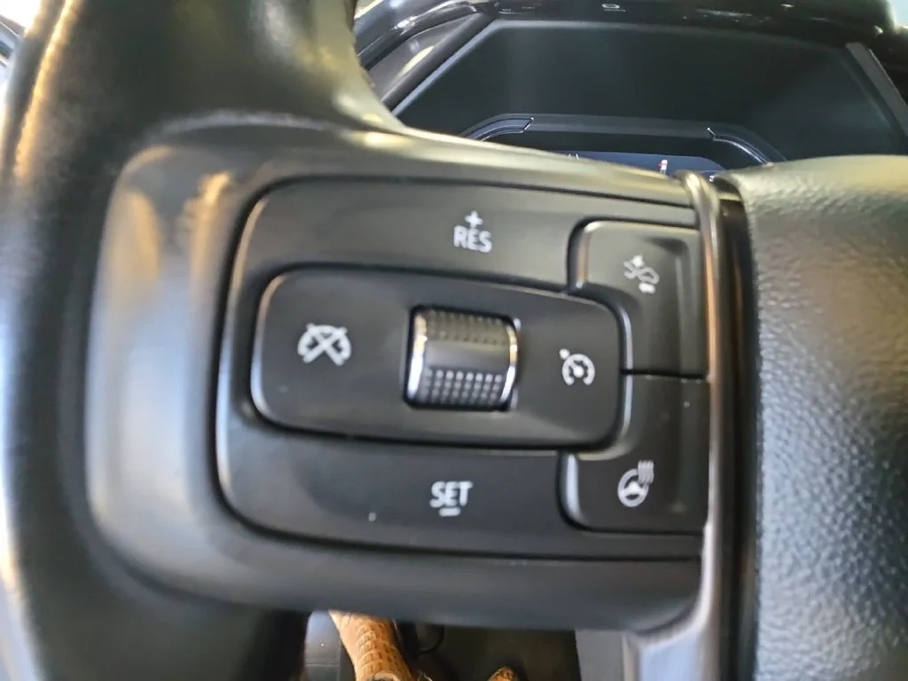 Used 2025 Summit White GMC AT4 image 20
