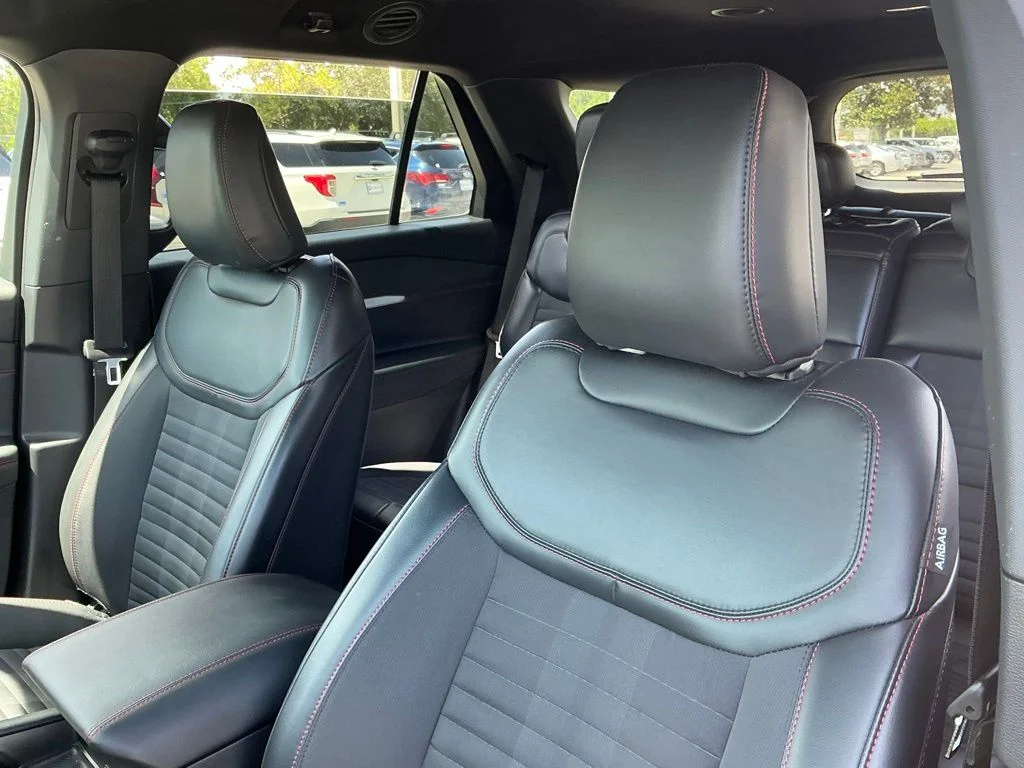 Used 2025 Gray Ford ST-Line image 22