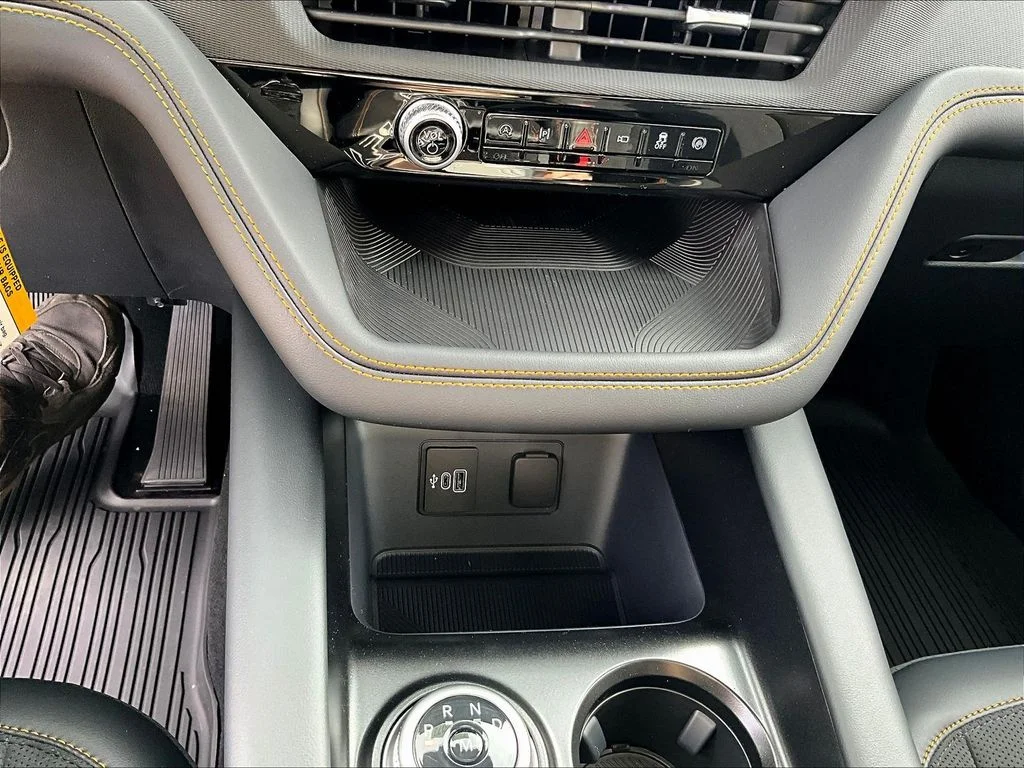 New 2026 Carbonized Gray Metallic Ford Tremor® image 21