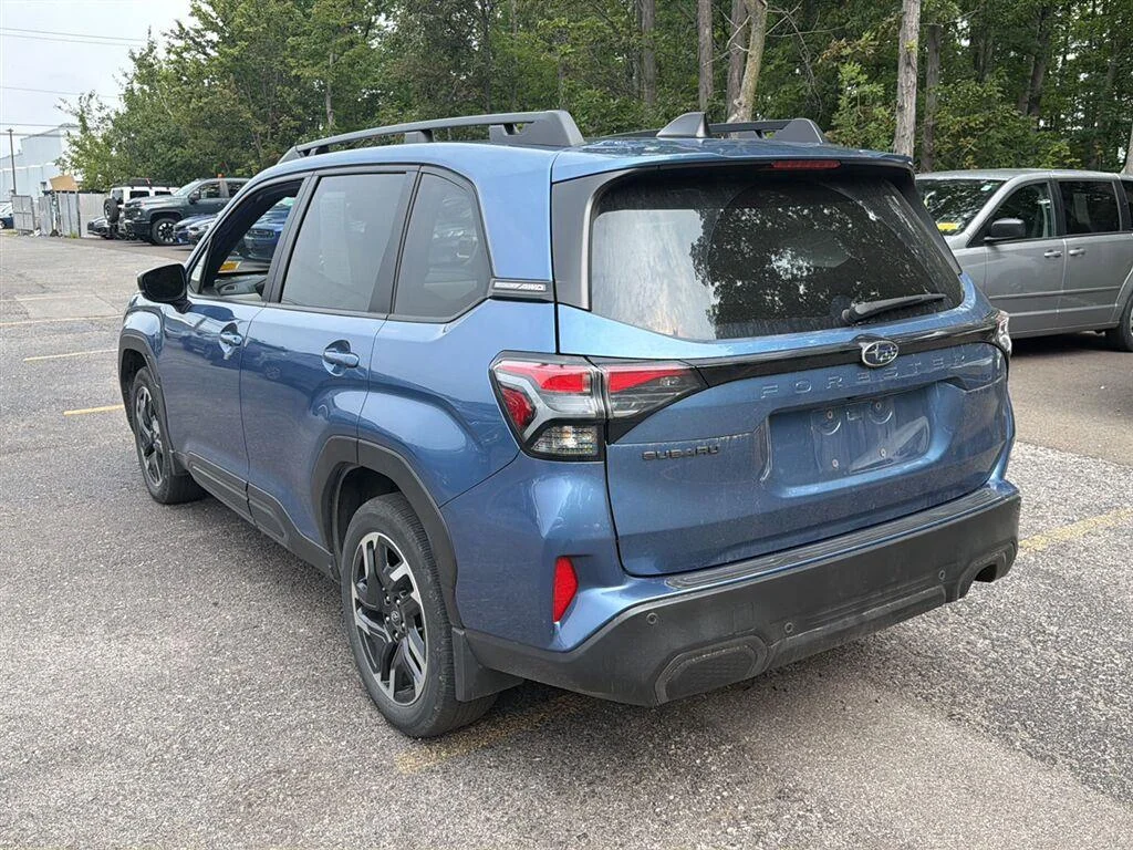 Used 2025 Horizon Blue Pearl Subaru Limited image 10