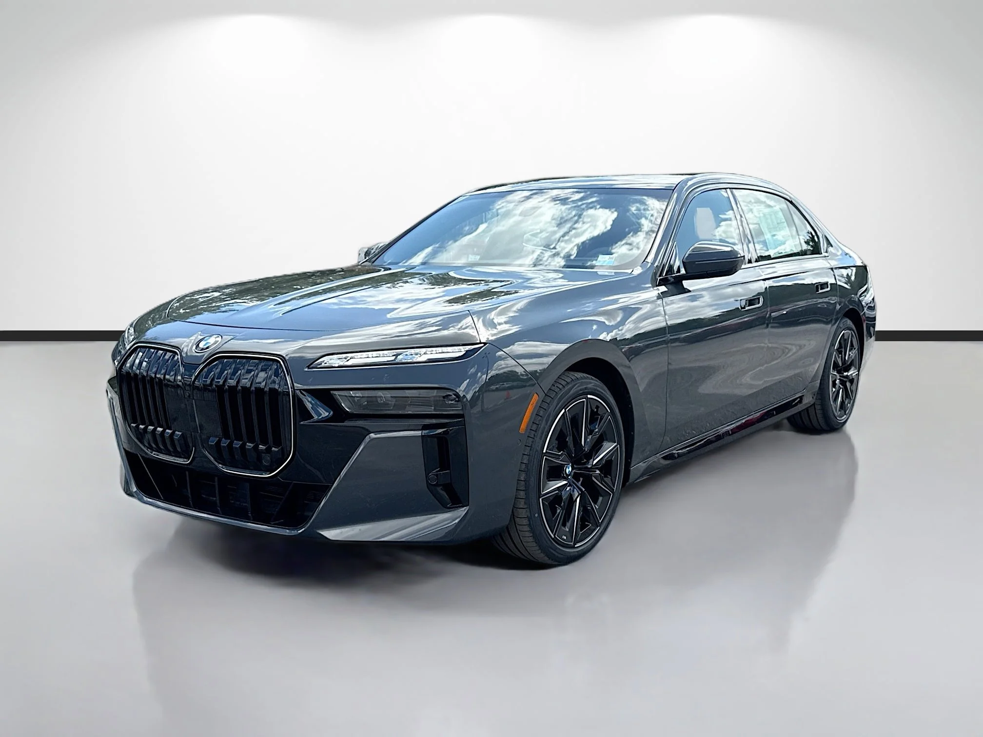 New 2026 Dravit Grey Metallic BMW 760i xDrive image 7