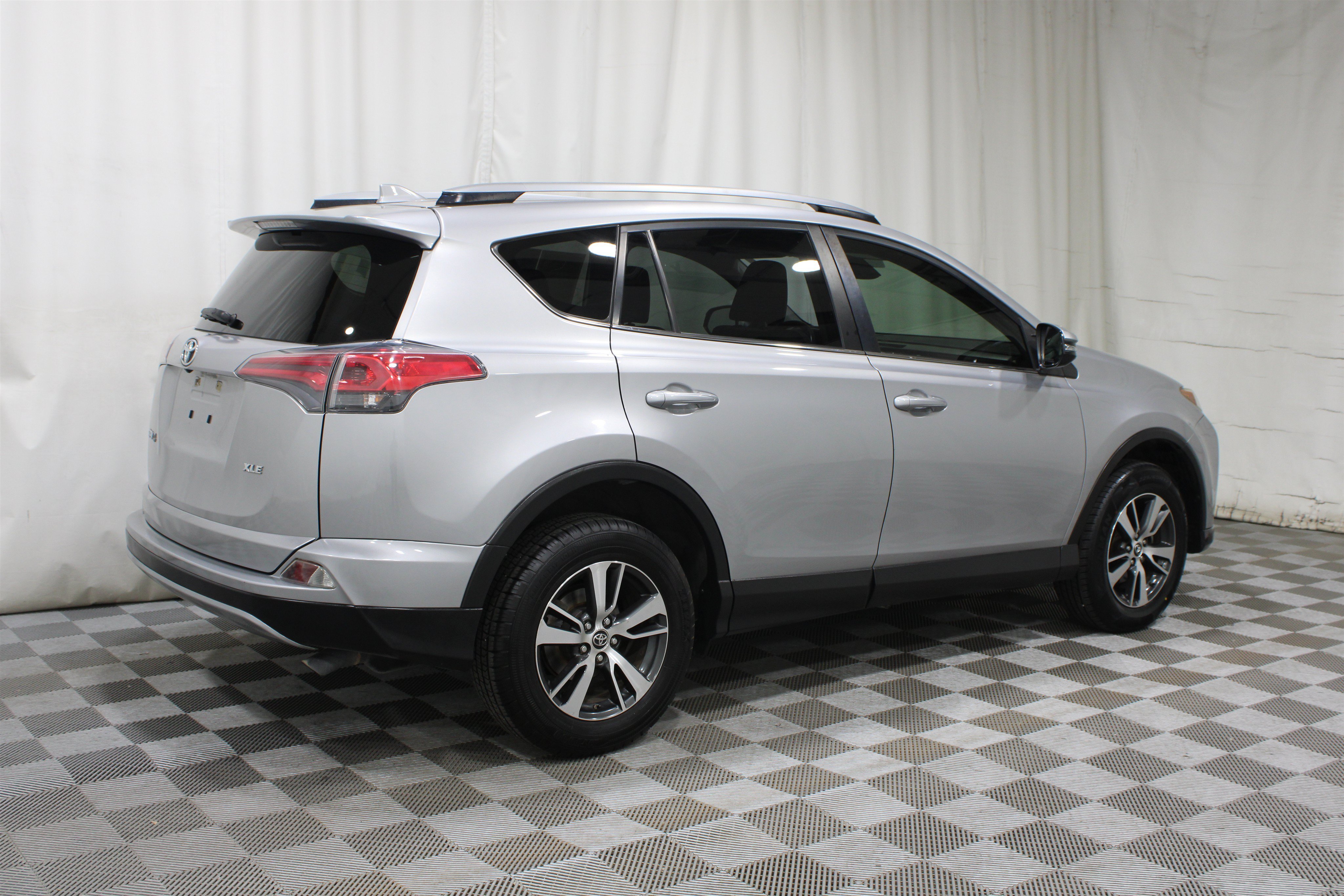 Used 2018 Silver Sky Metallic Toyota XLE image 29