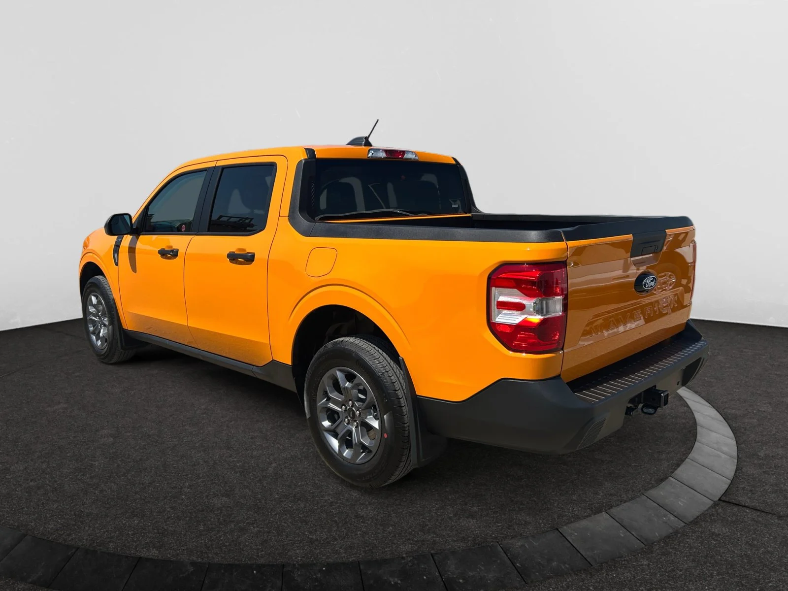 New 2026 Orange Fury Metallic Tri-Coat Ford XLT image 3