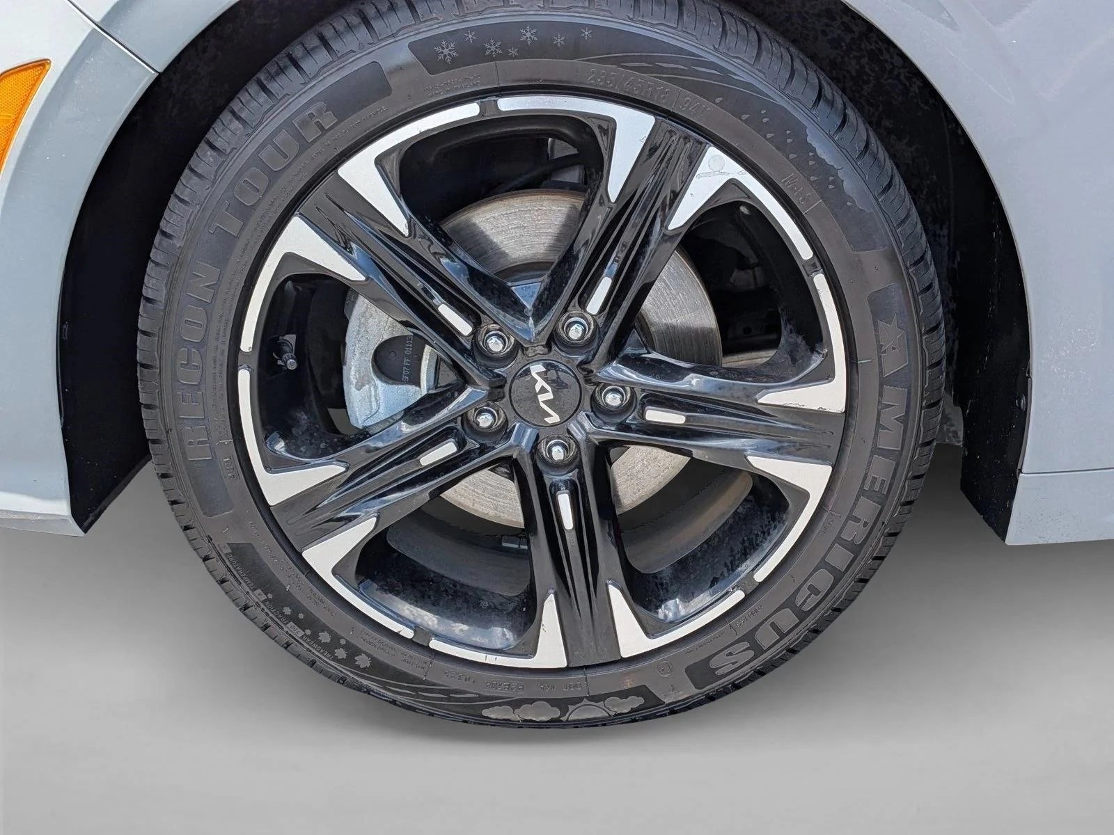 Used 2024 Wolf Gray Kia GT-Line image 21