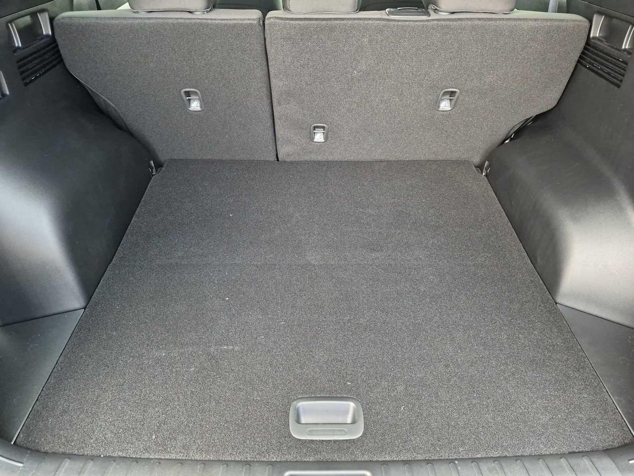 New 2026 Shimmering Silver Hyundai SE FWD image 31