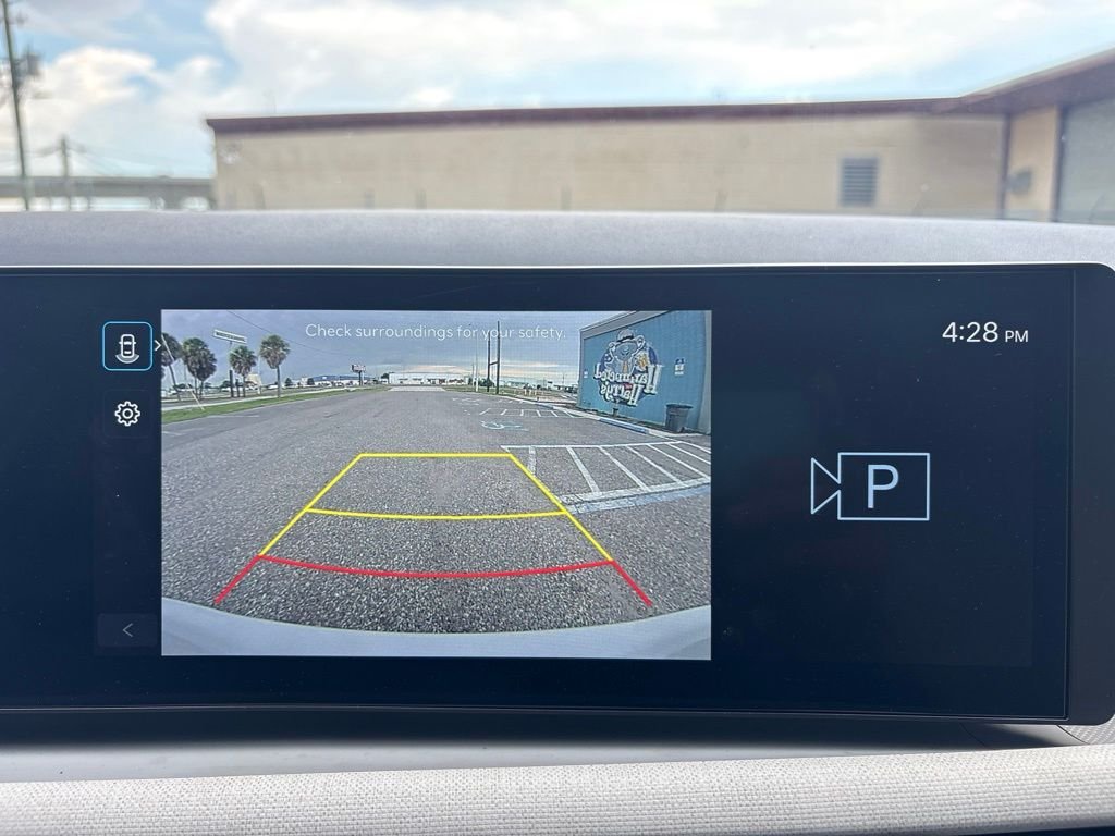 Used 2025 White Hyundai SEL Convenience image 22