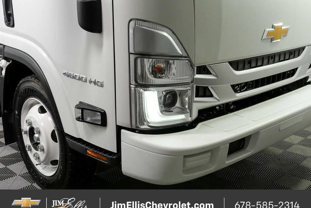 New 2025 Arc White Chevrolet NA image 22