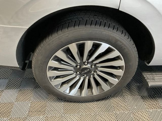 Used 2019 Ingot Silver Metallic Lincoln Reserve image 48