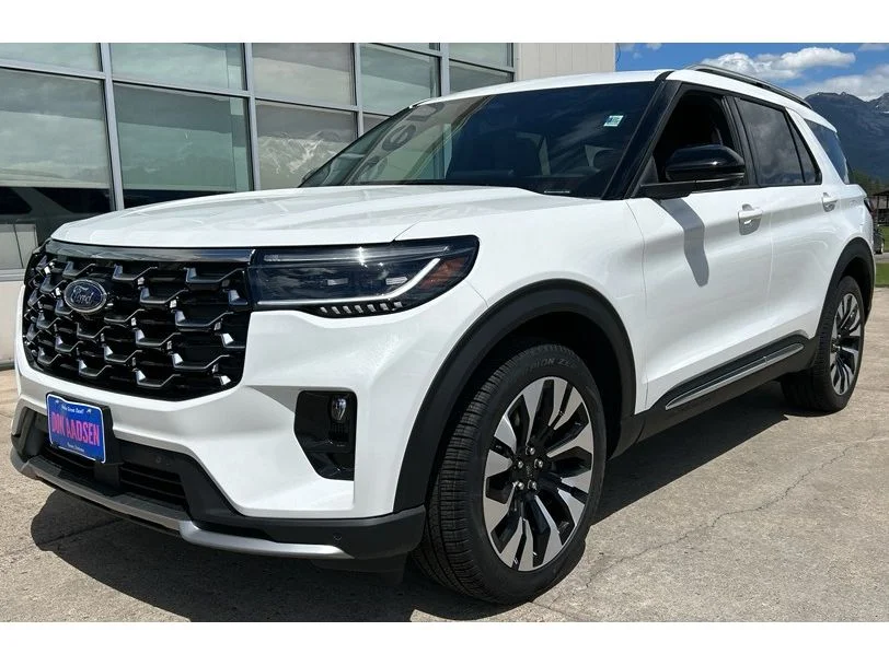 New 2026 Star White Metallic Tri-Coat Ford Platinum™ image 3
