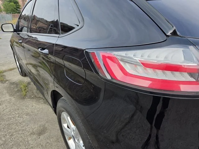Used 2019 Black Ford SE image 9