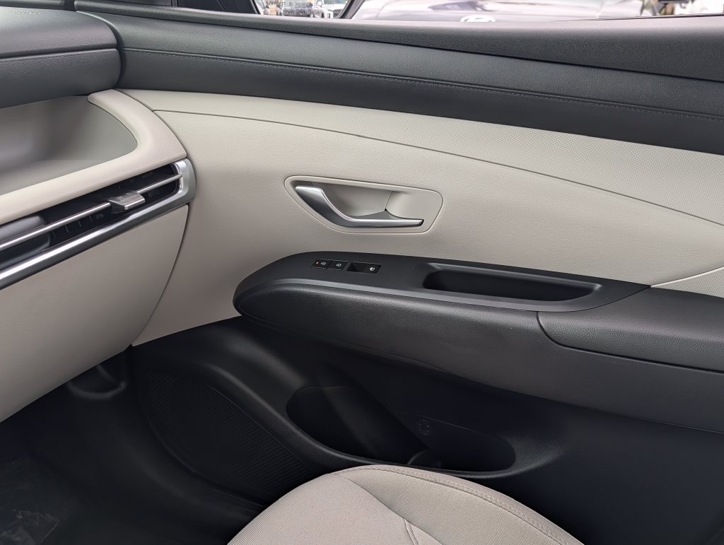 2025 Hyundai Tucson SE - Photo 23