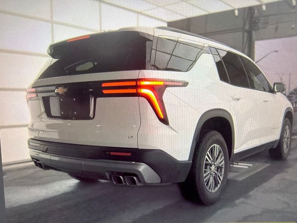 Used 2024 White Chevrolet LT image 3