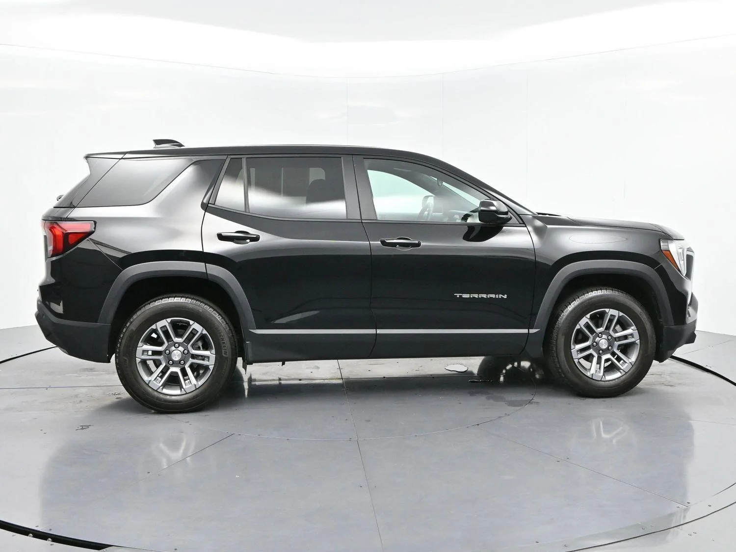 Used 2025 Ebony Twilight Metallic GMC Elevation image 8
