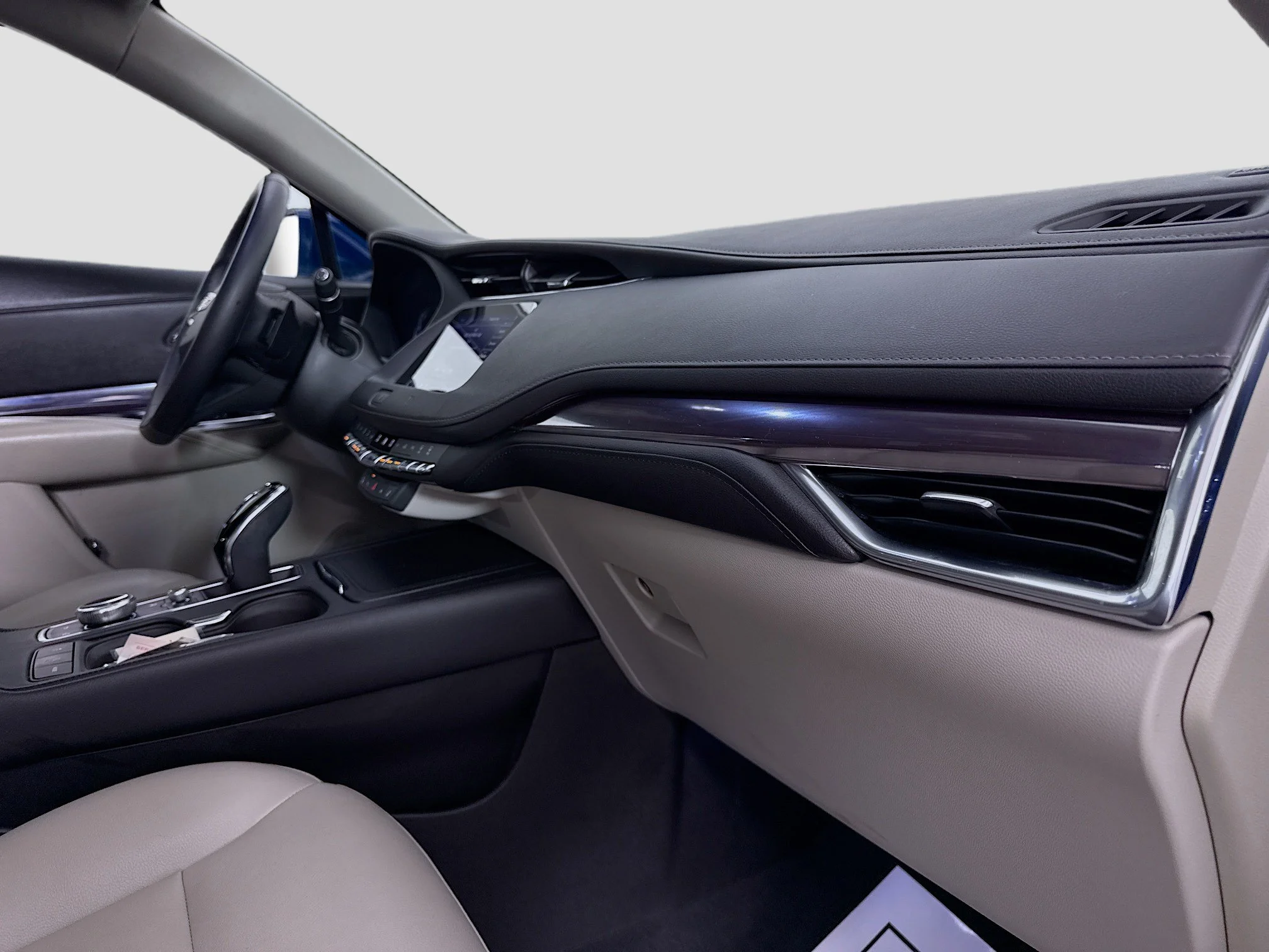 Used 2021 WAVE METALLIC Cadillac FWD Luxury image 31
