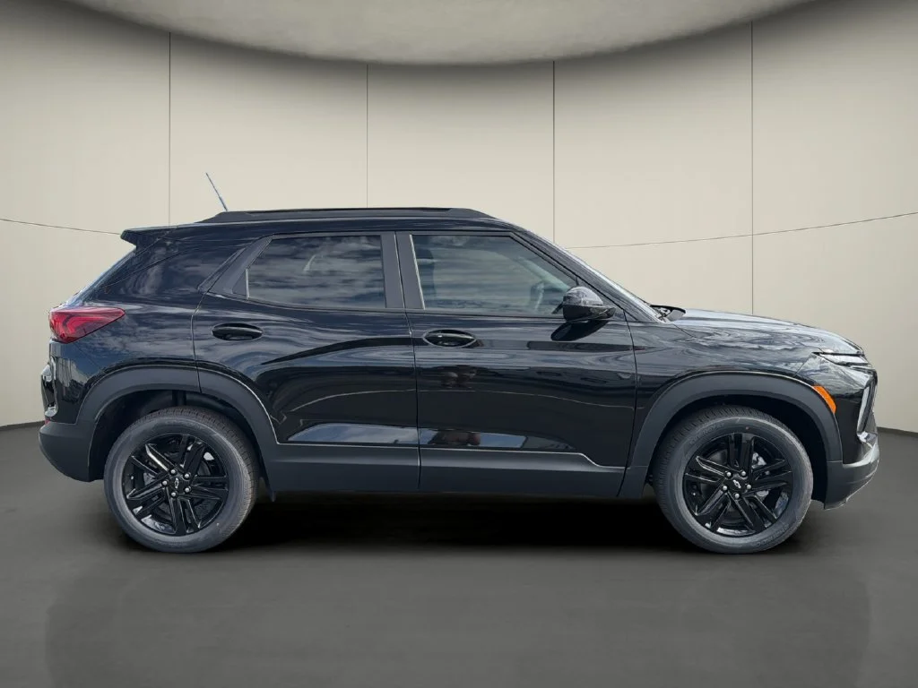 New 2026 Mosaic Black Metallic Chevrolet LT image 8