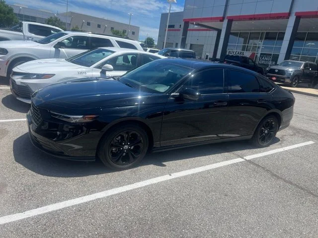 Used 2025  Honda SE image 3