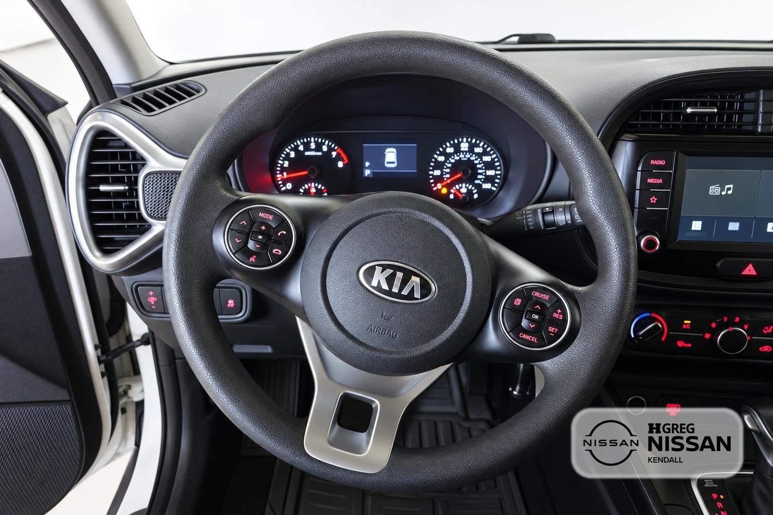 Used 2021 White Kia LX image 9