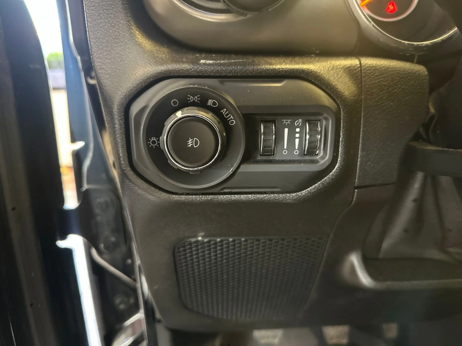 Used 2018 Black Jeep Unlimited Sport image 19