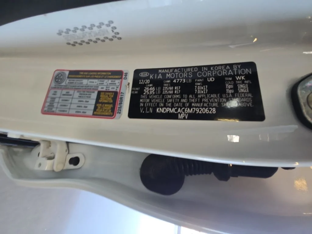 Used 2021 White Kia LX image 25