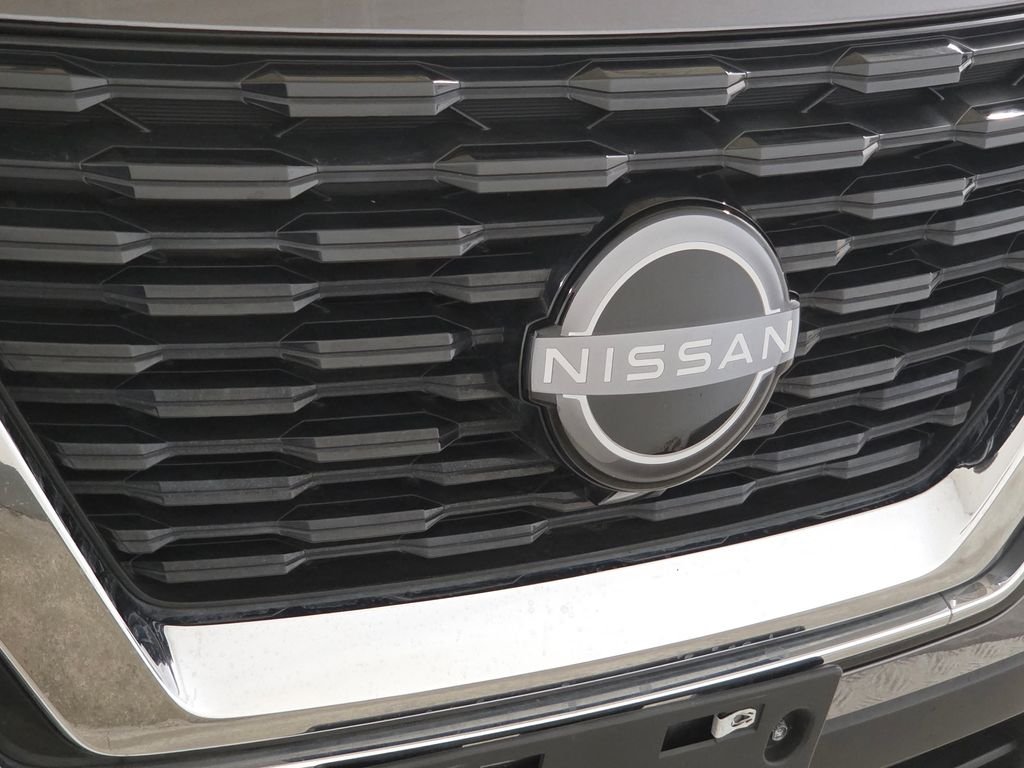 Used 2023 Gray Nissan SV image 13