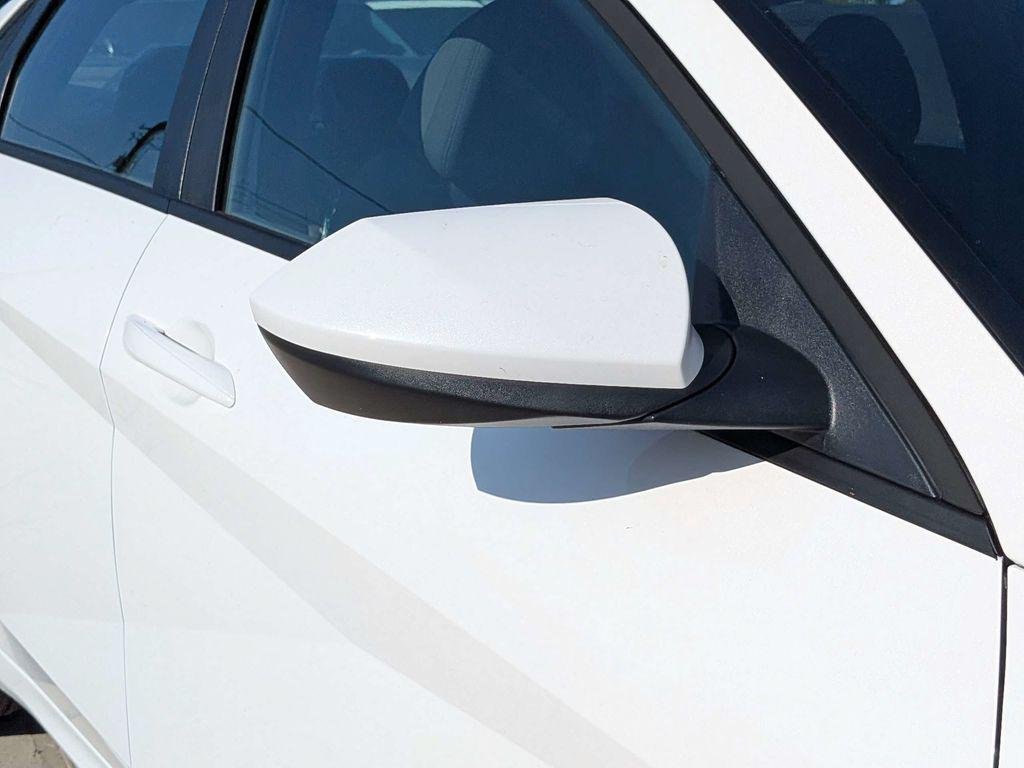 New 2026 White Hyundai SE image 10