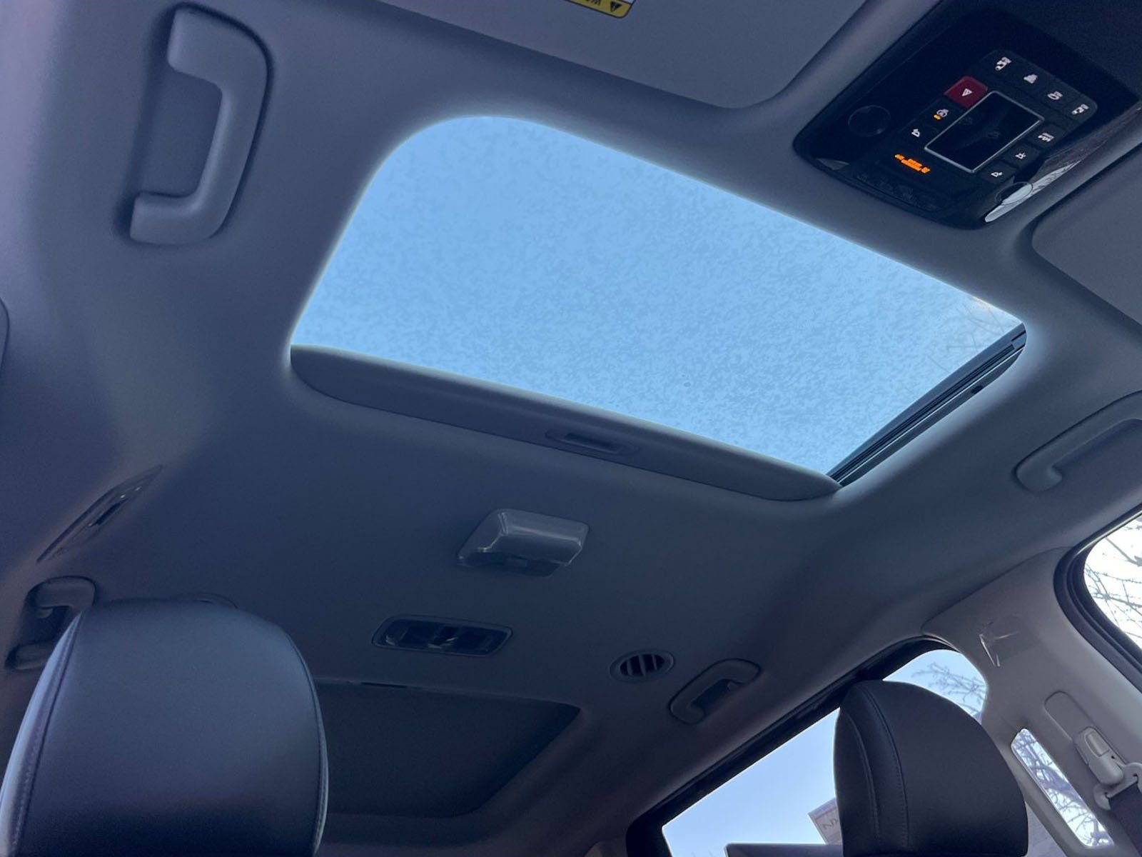 2025 Kia Carnival SX - Photo 19