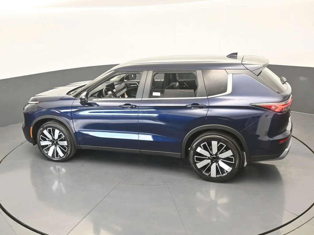 New 2026 Cosmic Blue Metallic Mitsubishi SE image 59