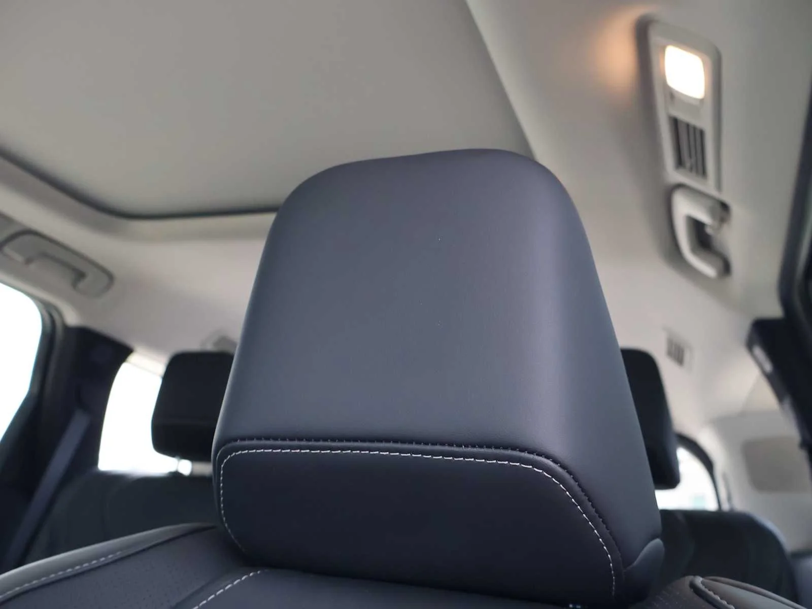 New 2027 MINERAL BLACK INFINITI Luxe FWD image 14