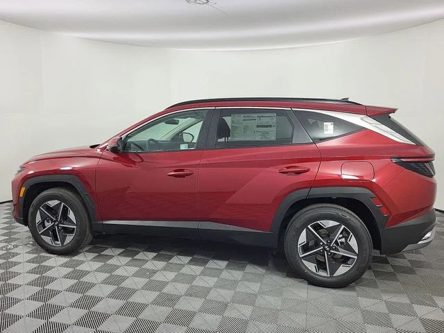 Used 2025 Red Hyundai SEL Convenience image 5