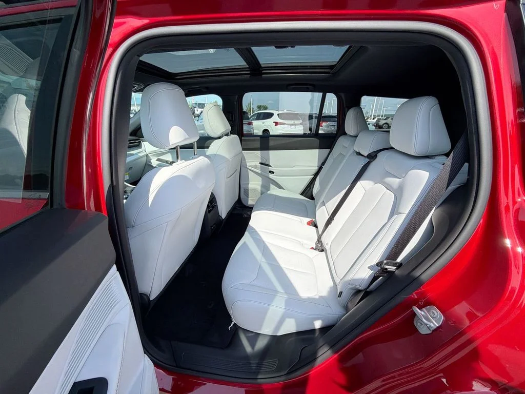 New 2026 Red Hot Pearl-Coat Exterior Paint Jeep Limited image 29