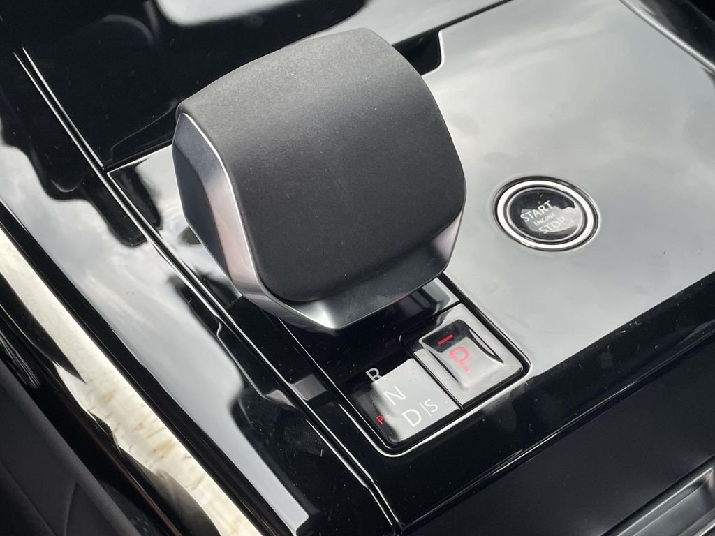 New 2026 Fuji White Land Rover Dynamic SE image 30