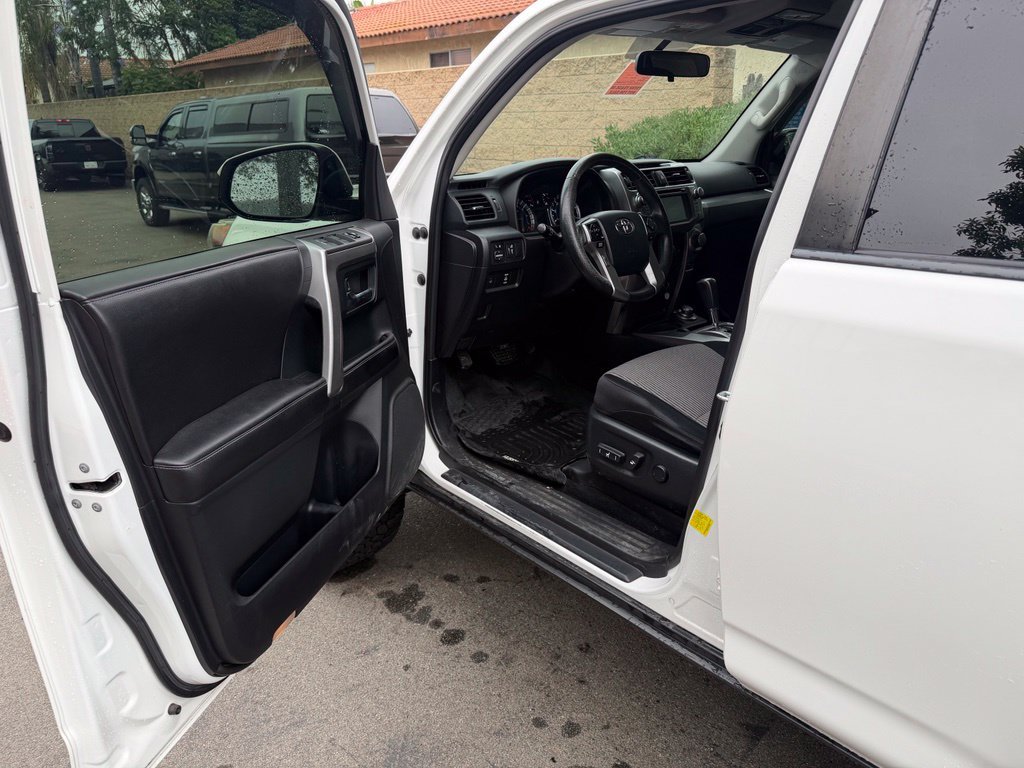 Used 2015 White Toyota SR5 image 18