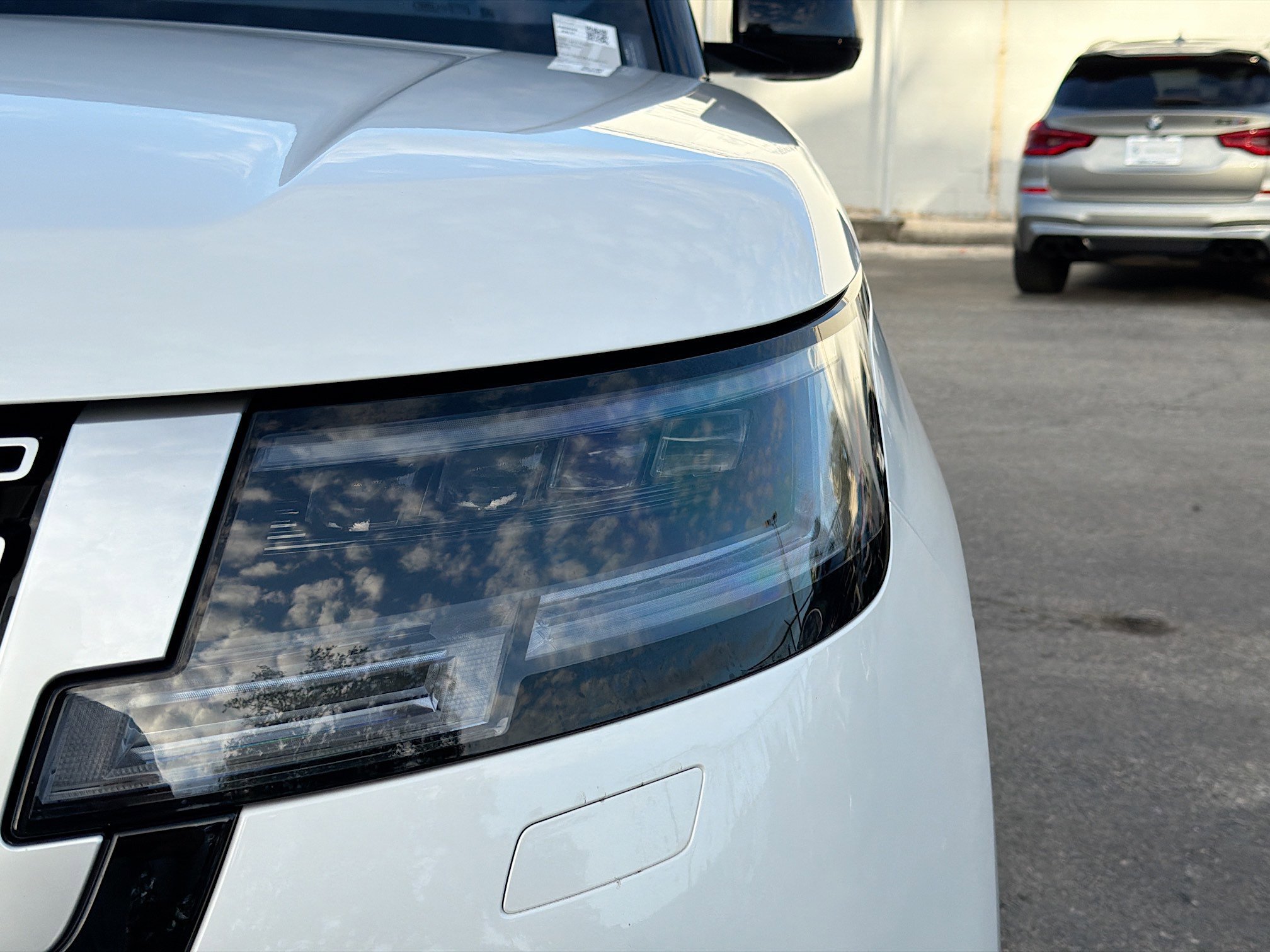Certified Used 2023 White Land Rover Autobiography image 9