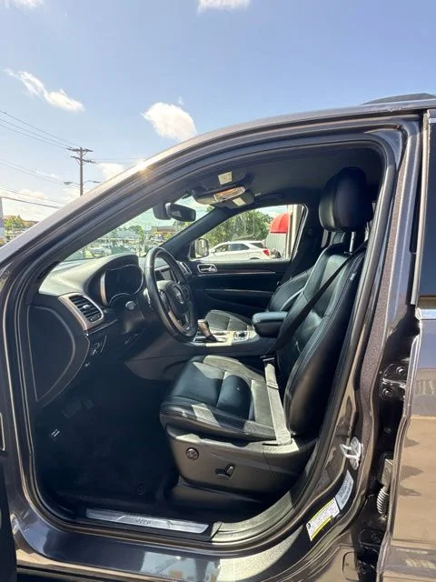 Used 2017 Gray Jeep Limited image 13