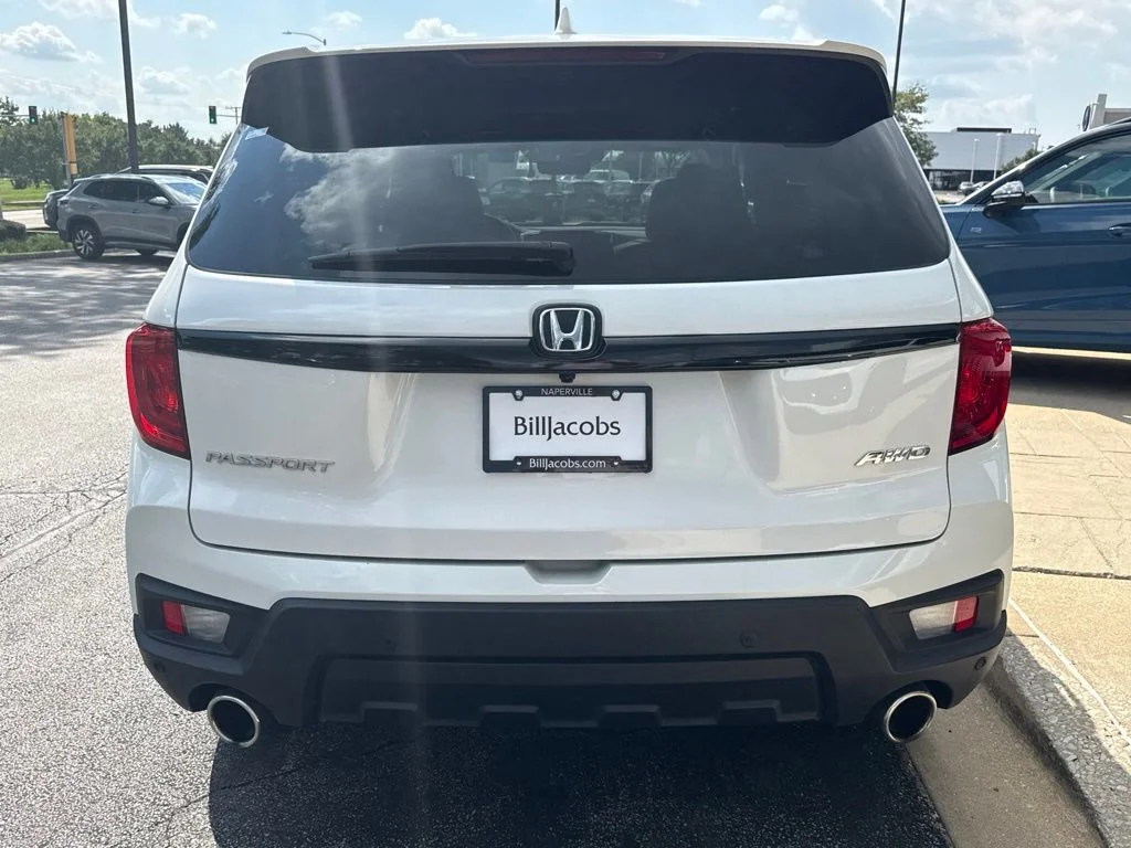 Used 2024 Platinum White Pearl Honda EX-L image 5