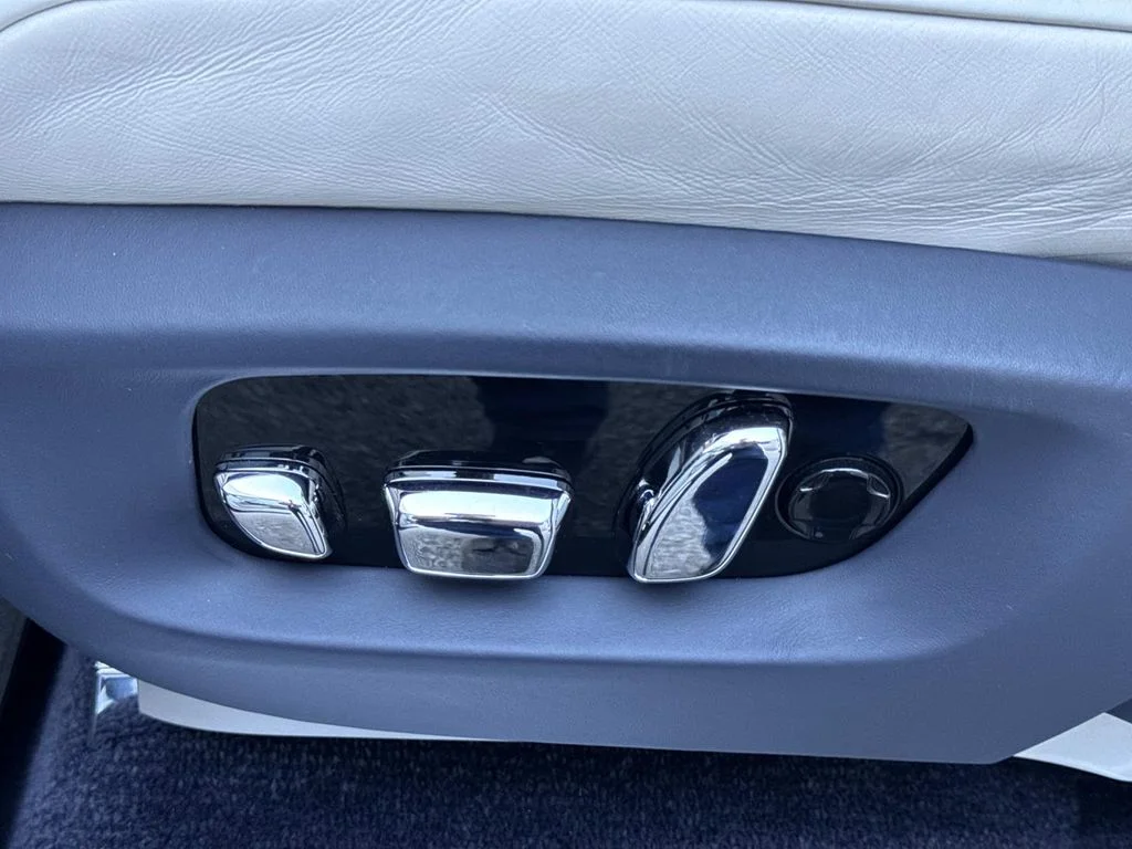 Used 2021 Blue Rolls-Royce  image 31