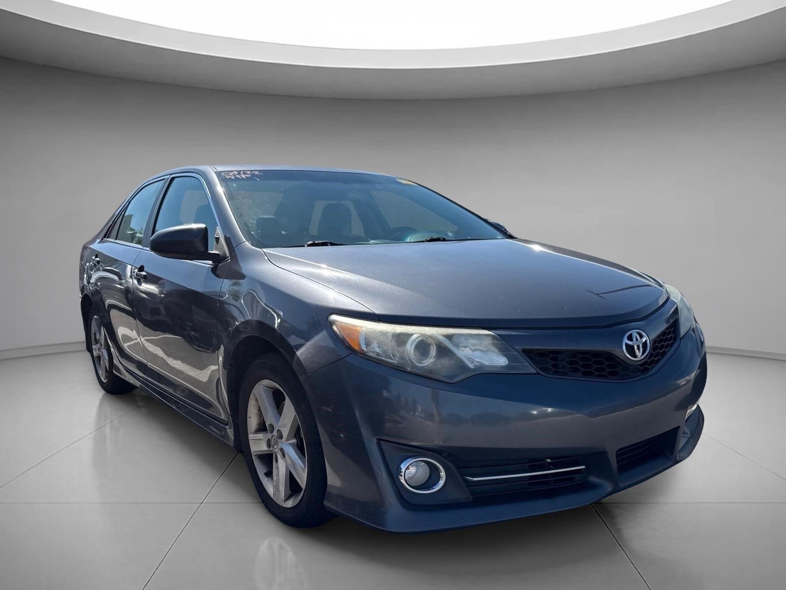 Used 2014 Magnetic Gray Metallic Toyota SE image 21