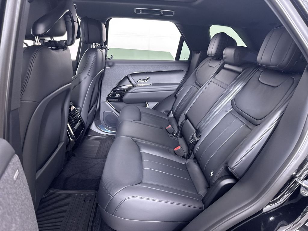 New 2026 SANTORN BLK MET Land Rover Dynamic SE image 20